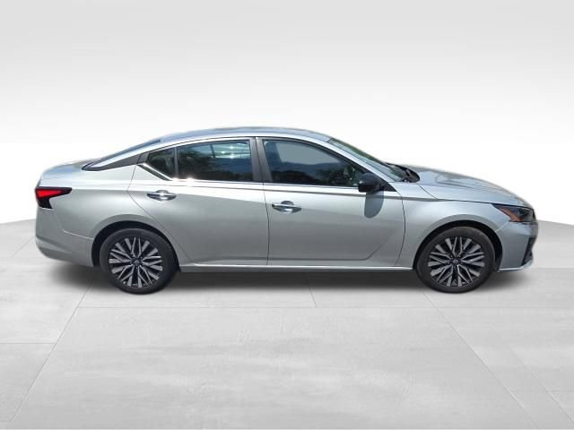 Used 2025 Nissan Altima 2.5 SV FWD image 7