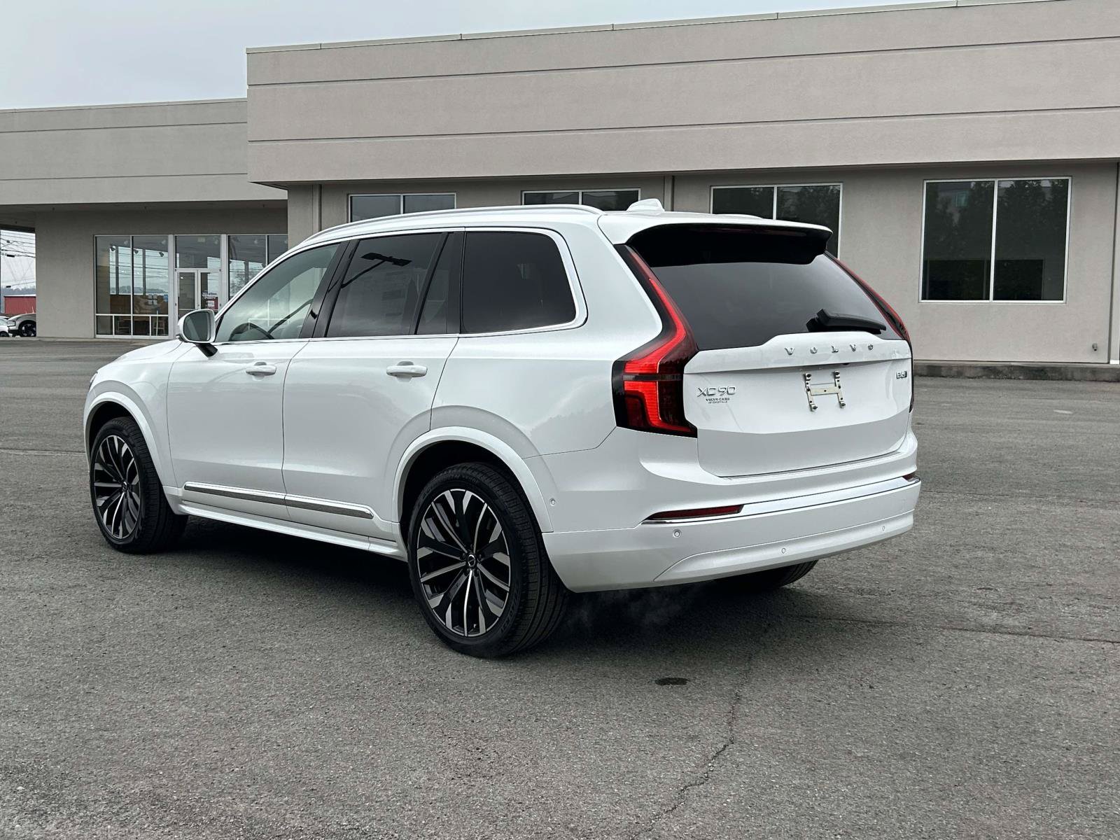 New 2026 Volvo XC90 B6 Plus w/ Protection Package Premier AWD/4WD image 5