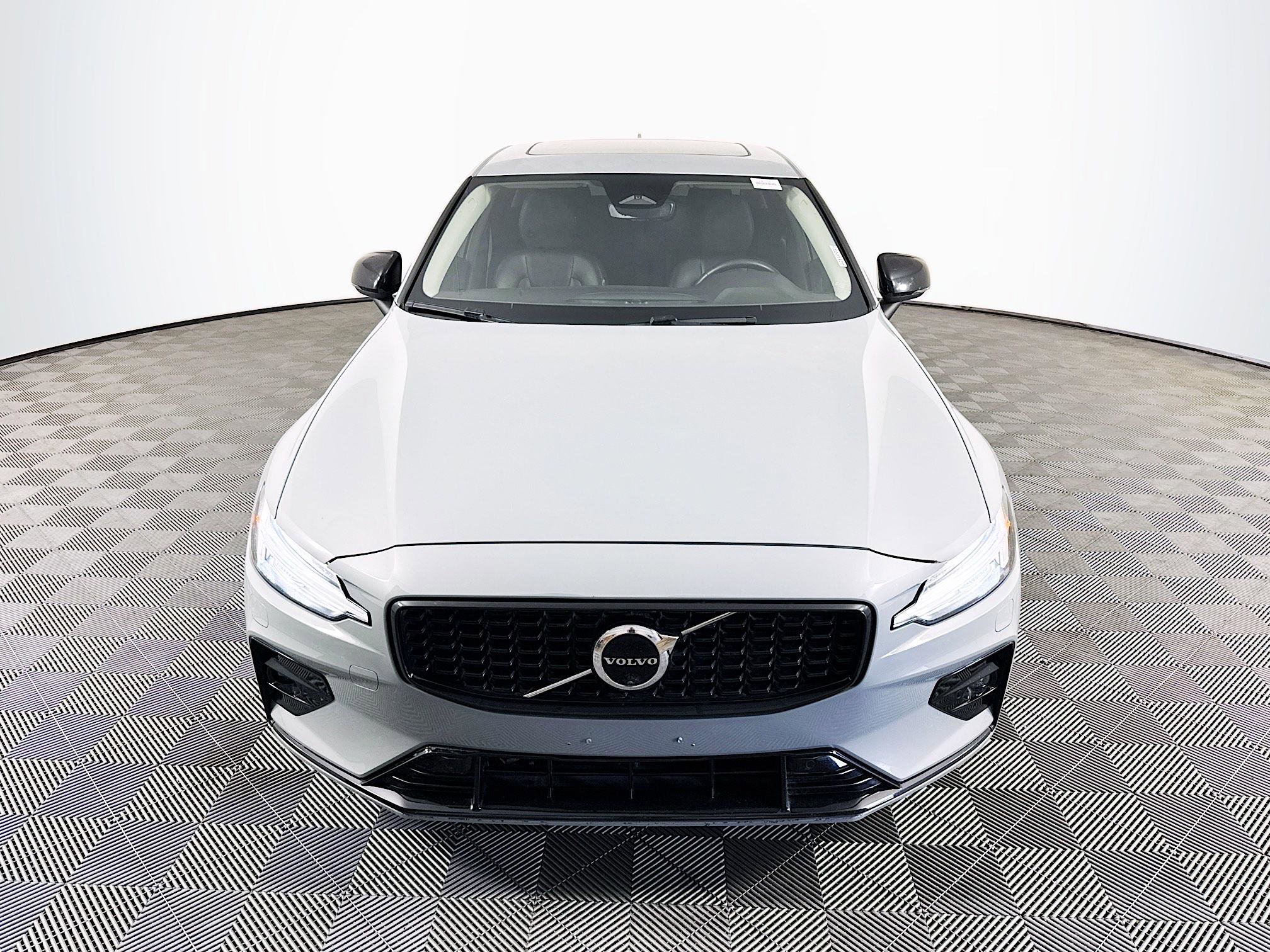 Used 2024 Volvo S60 B5 Plus FWD image 2