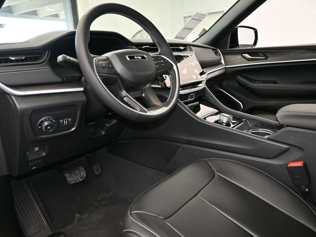 New 2026 Jeep Grand Cherokee Limited w/ Limited Altitude Package RWD image 13