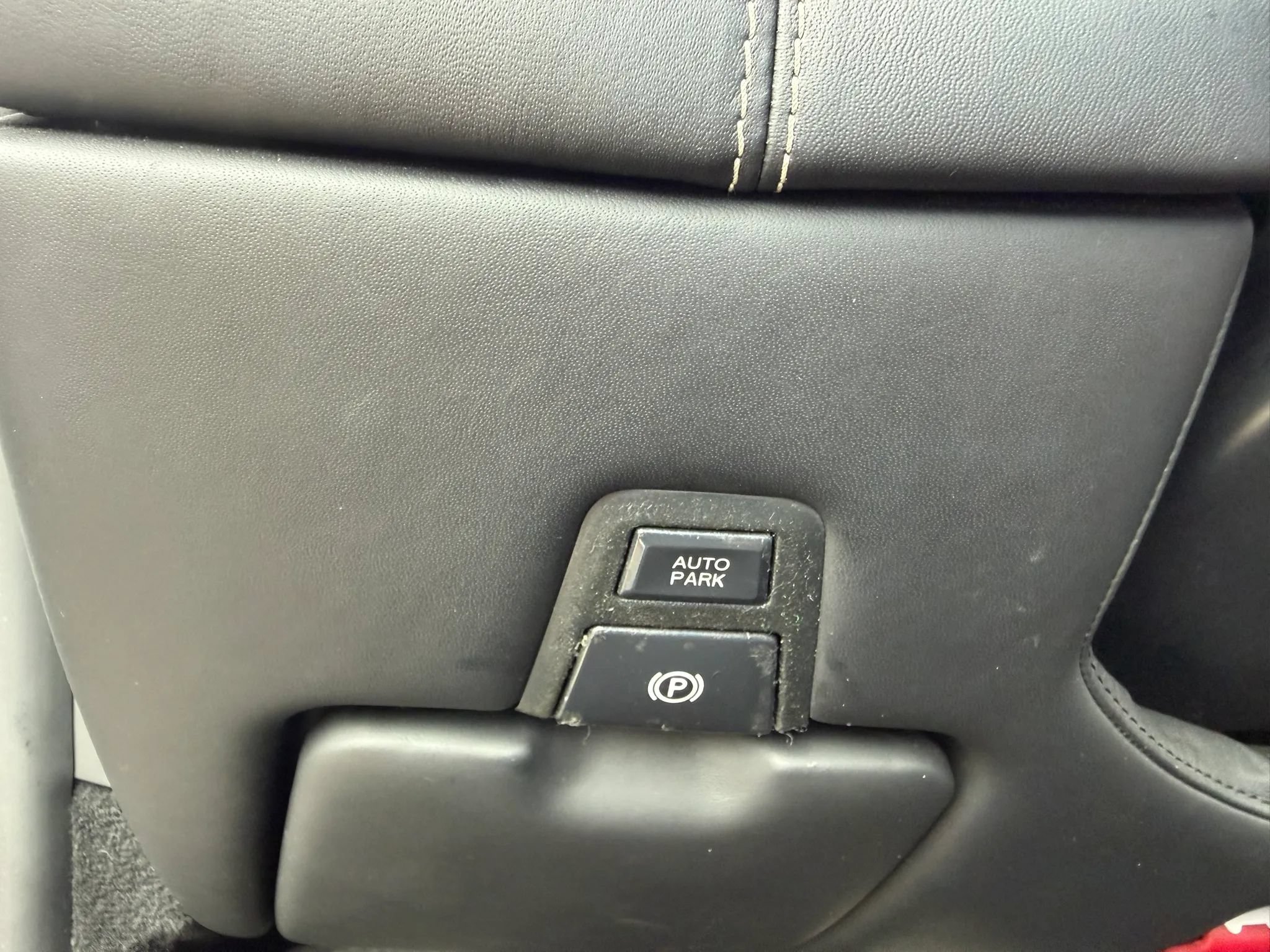 Used 2010 Ferrari California RWD image 33