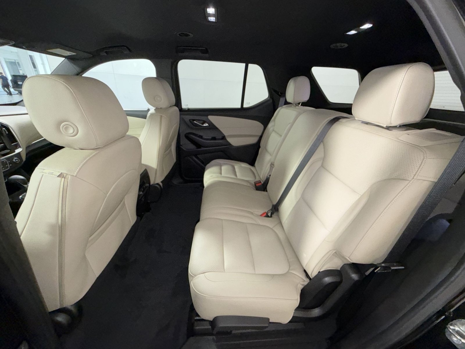 Used 2022 Chevrolet Traverse LS FWD image 22