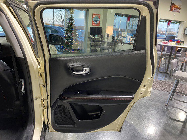 Used 2020 Jeep Compass Trailhawk image 17