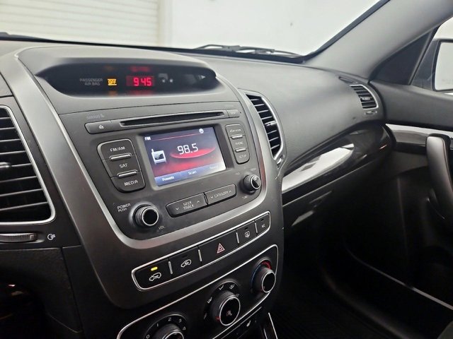 Used 2015 Kia Sorento LX image 3