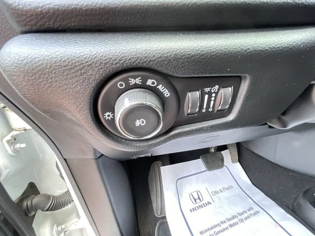 Used 2018 Chrysler Pacifica Touring Plus w/ S Appearance Package FWD image 11