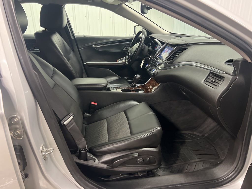 Used 2014 Chevrolet Impala LT w/ Convenience Package image 8