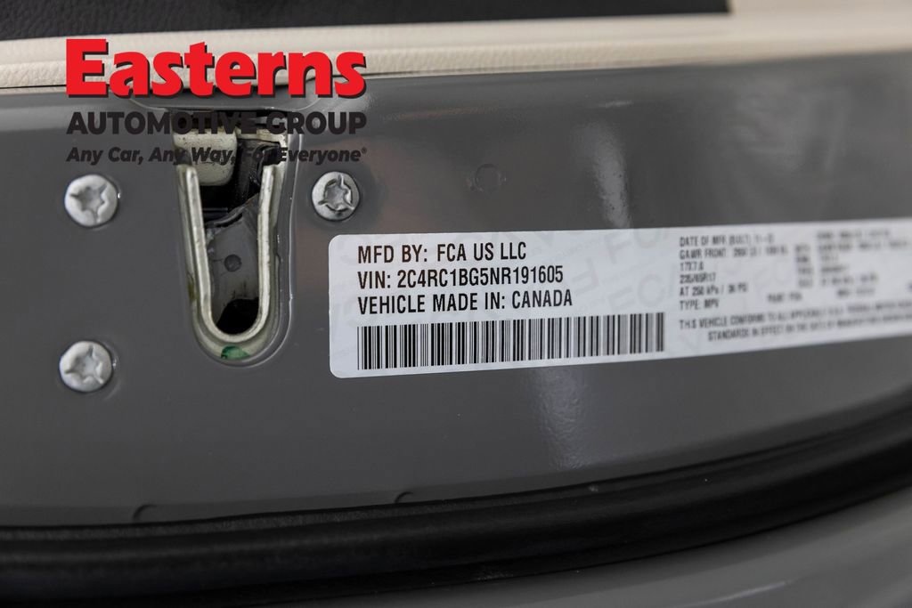 Used 2022 Chrysler Pacifica Touring-L image 37