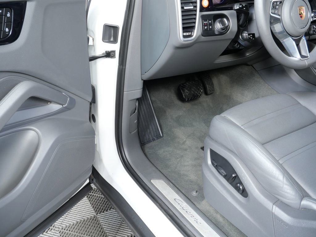 Certified 2023 Porsche Cayenne Coupe image 7