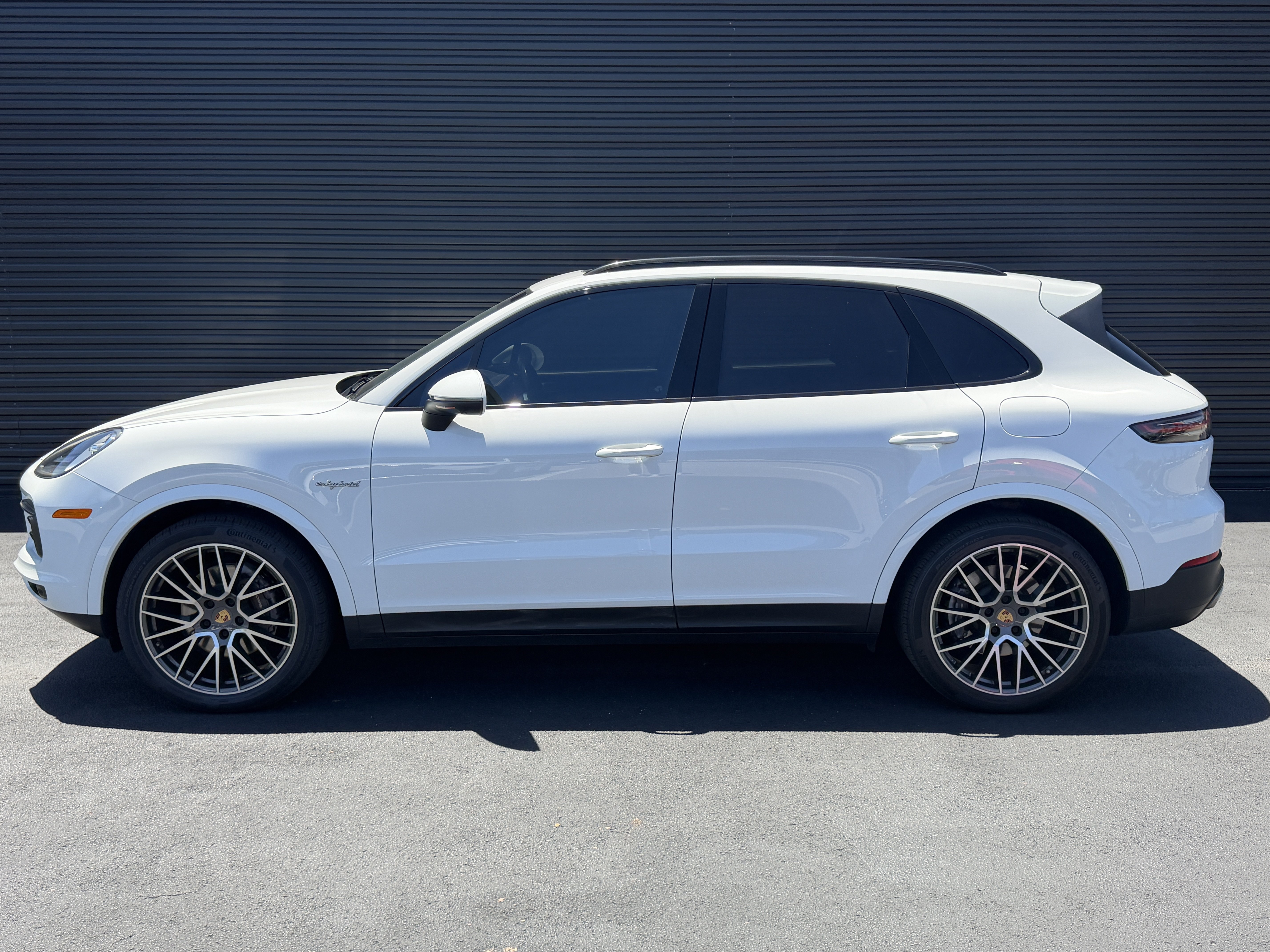 Certified 2021 Porsche Cayenne E-Hybrid AWD/4WD image 2