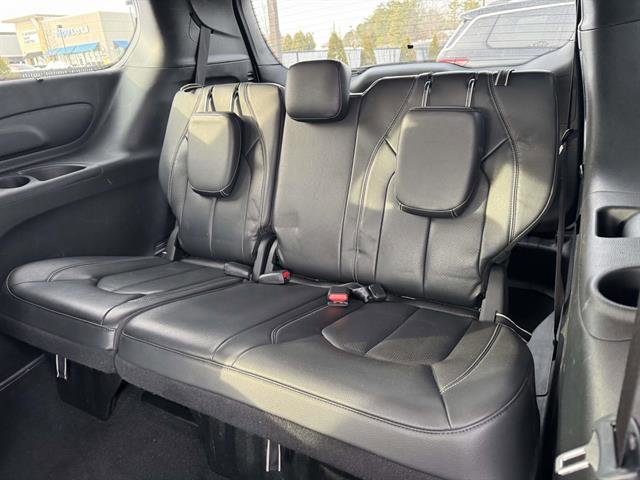 Used 2022 Chrysler Pacifica Touring-L w/ S Appearance Package image 8