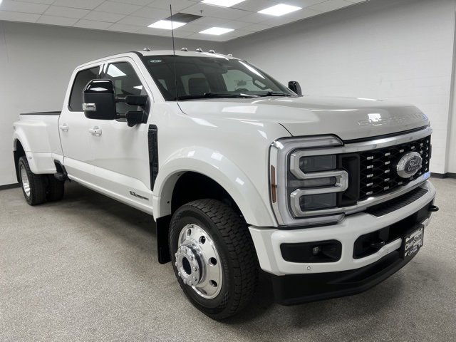 Used 2025 Ford F450 Platinum w/ FX4 Off-Road Package image 2