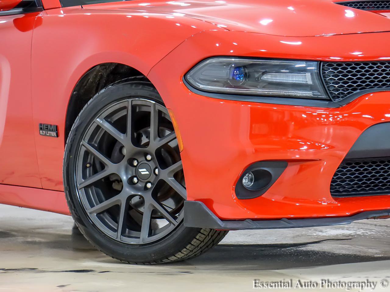 Used 2017 Dodge Charger R/T RWD image 3