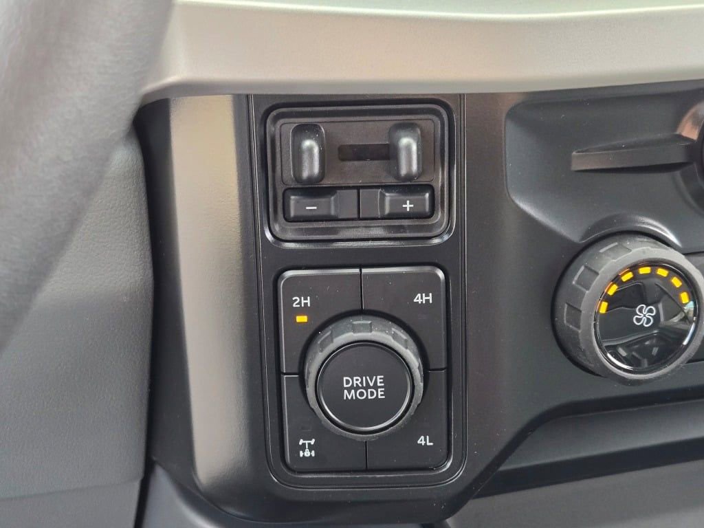 New 2026 Ford F350 XLT w/ XLT Premium Package image 25