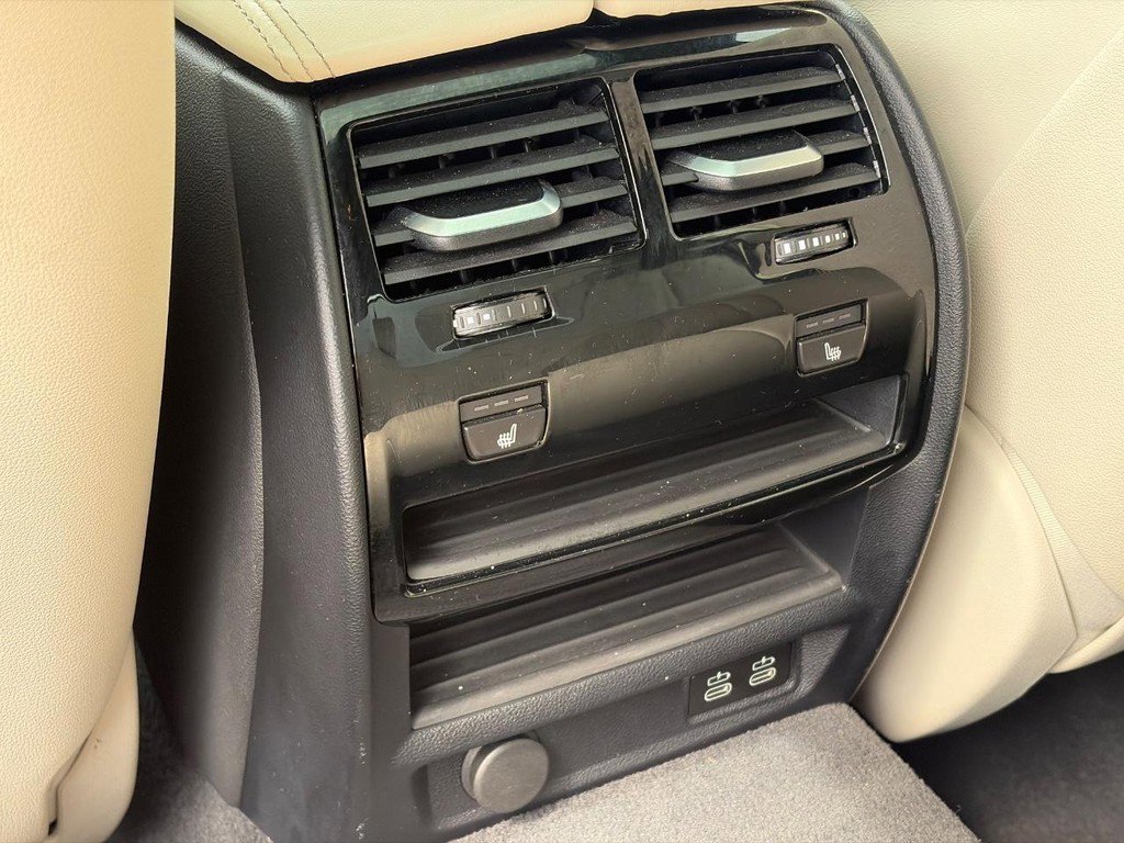 Used 2021 BMW M550i xDrive w/ Executive Package image 9