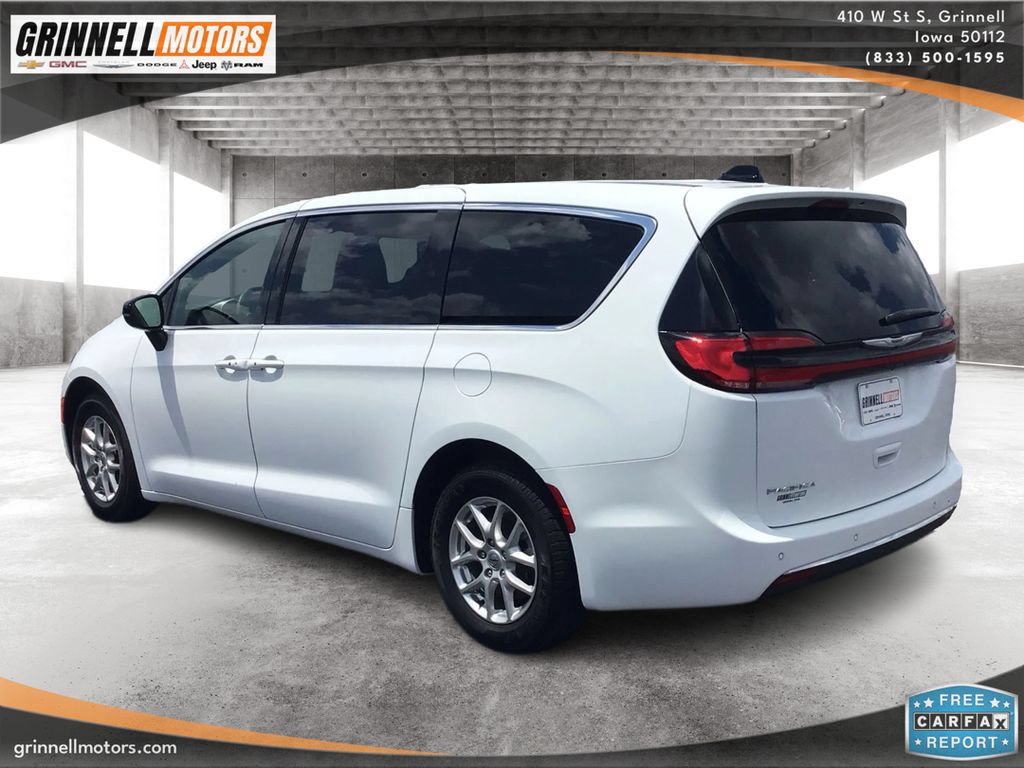 Used 2025 Chrysler Pacifica Select FWD image 7