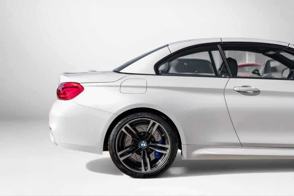 Used 2018 BMW M4 Convertible image 11