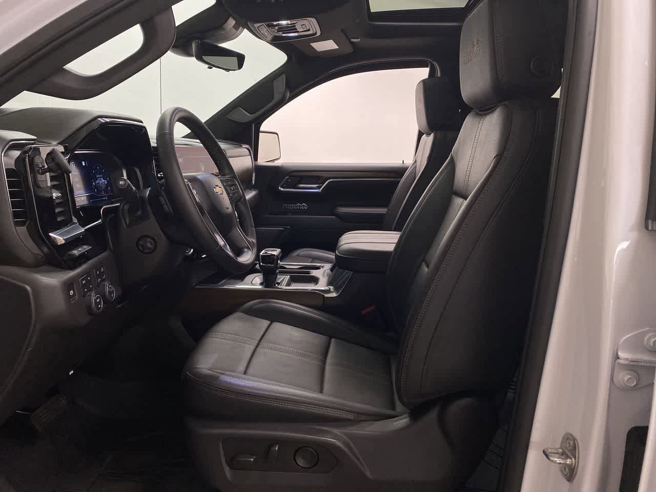 Used 2024 Chevrolet Silverado 1500 High Country w/ Technology Package AWD/4WD image 13