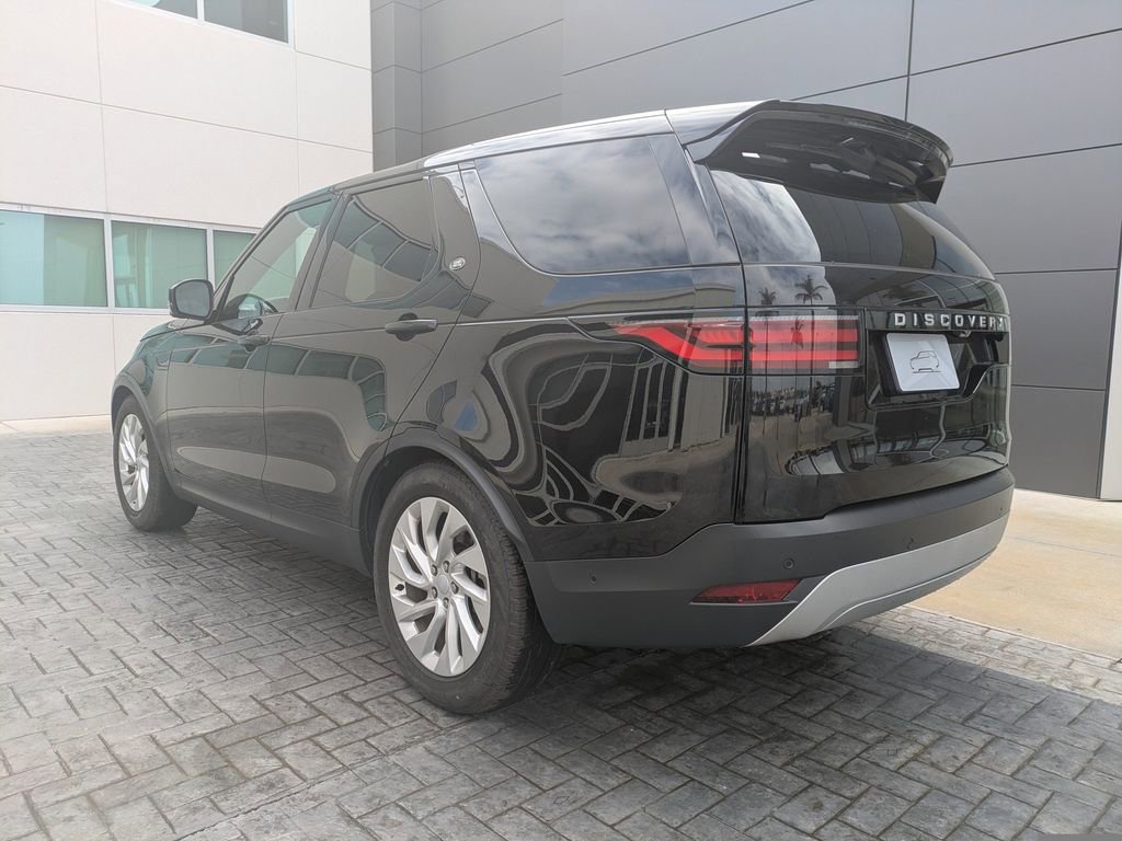 Certified 2025 Land Rover Discovery S image 7