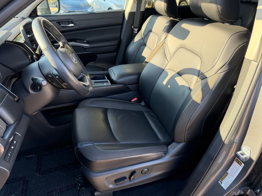 Used 2024 Nissan Pathfinder SL w/ SL Premium Package image 11
