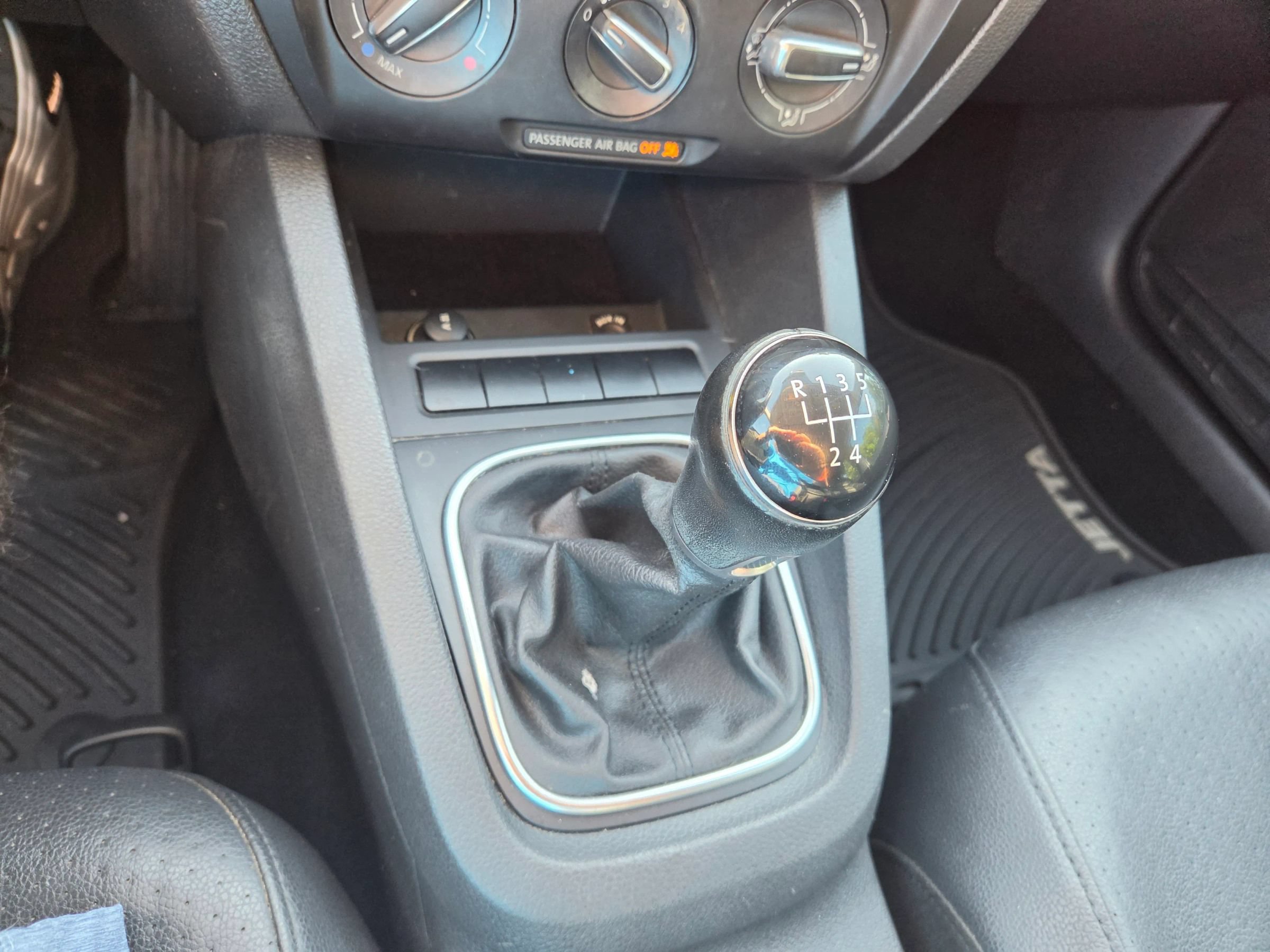 Used 2013 Volkswagen Jetta SE FWD image 14