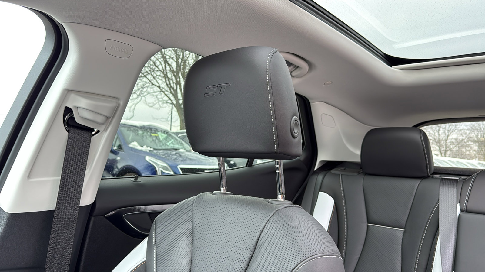 Used 2025 Buick Envision Sport Touring image 23