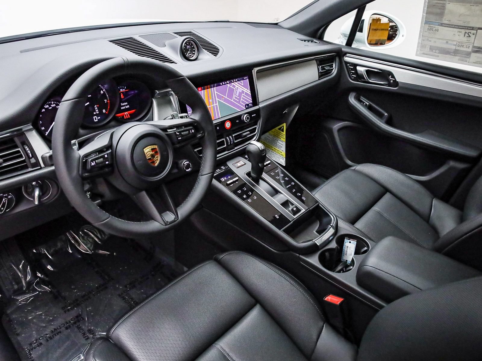 Certified 2026 Porsche Macan AWD/4WD image 4