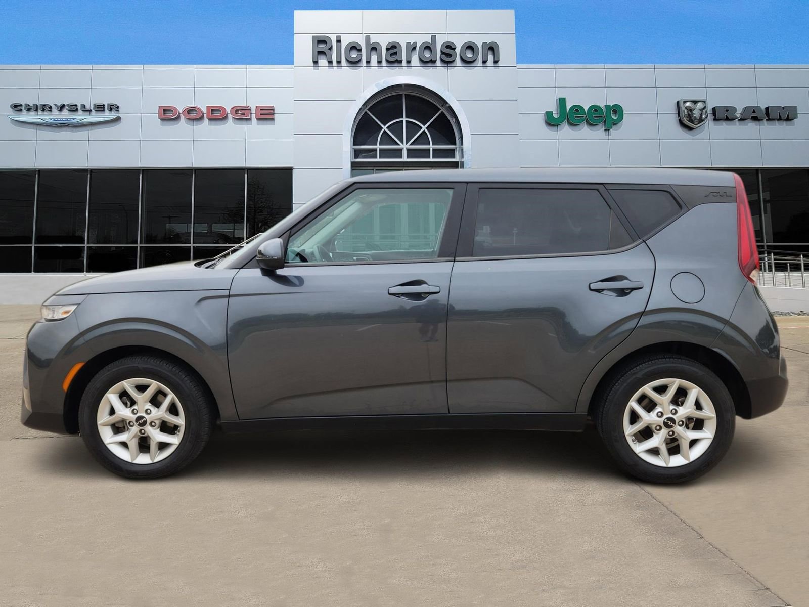 Used 2022 Kia Soul LX w/ Technology Package image 3