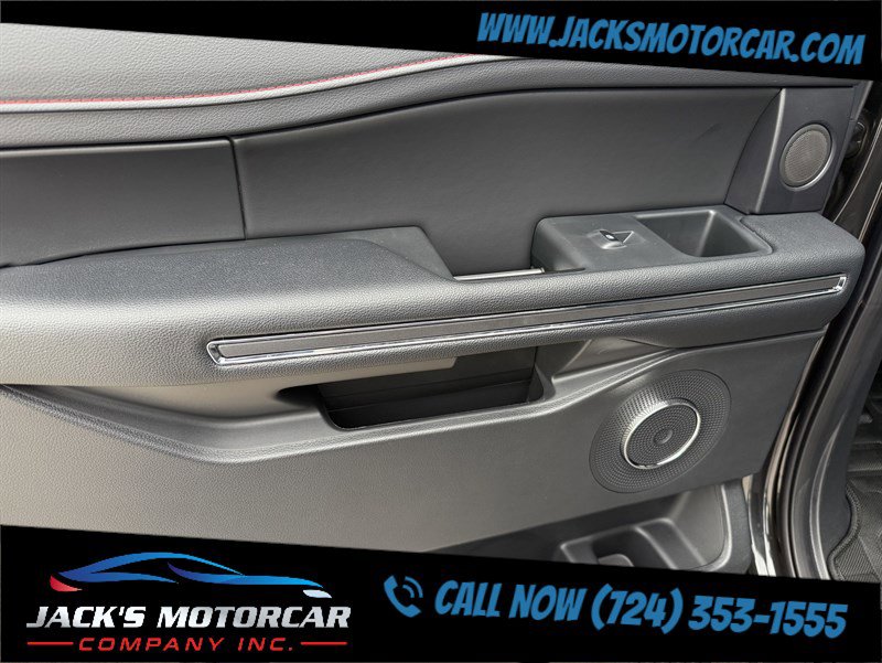Used 2024 Ford Expedition Limited image 31