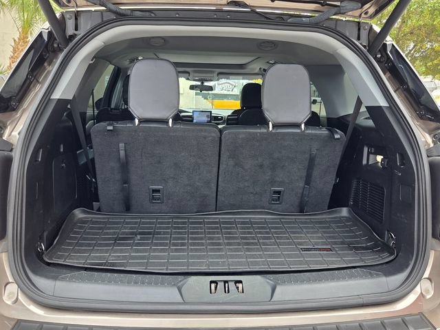 Used 2021 Ford Explorer XLT w/ Equipment Group 202A RWD image 13