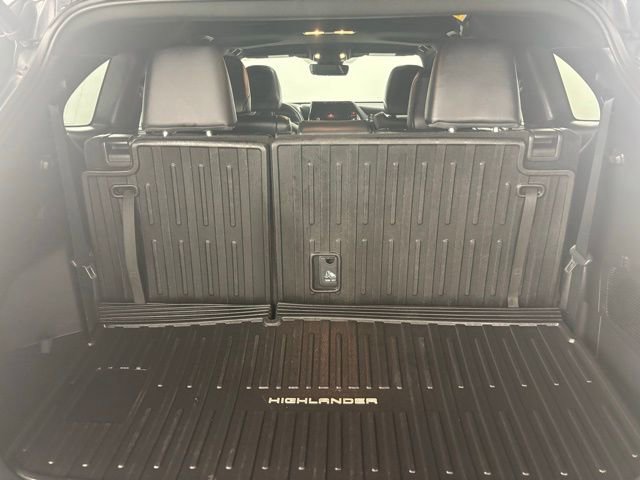 Used 2023 Toyota Highlander XSE FWD image 39
