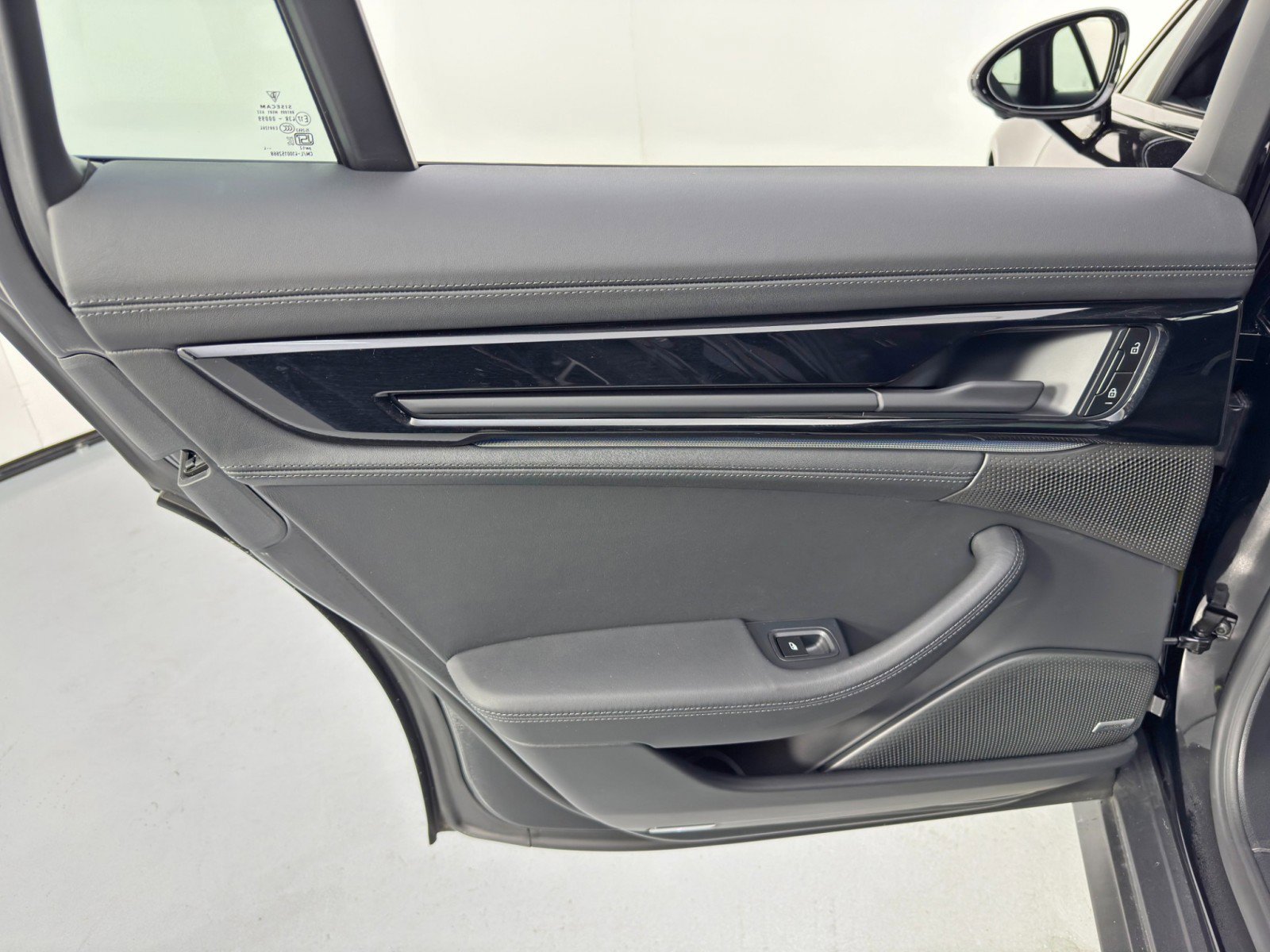 Used 2025 Porsche Panamera 4S w/ Premium Package image 50