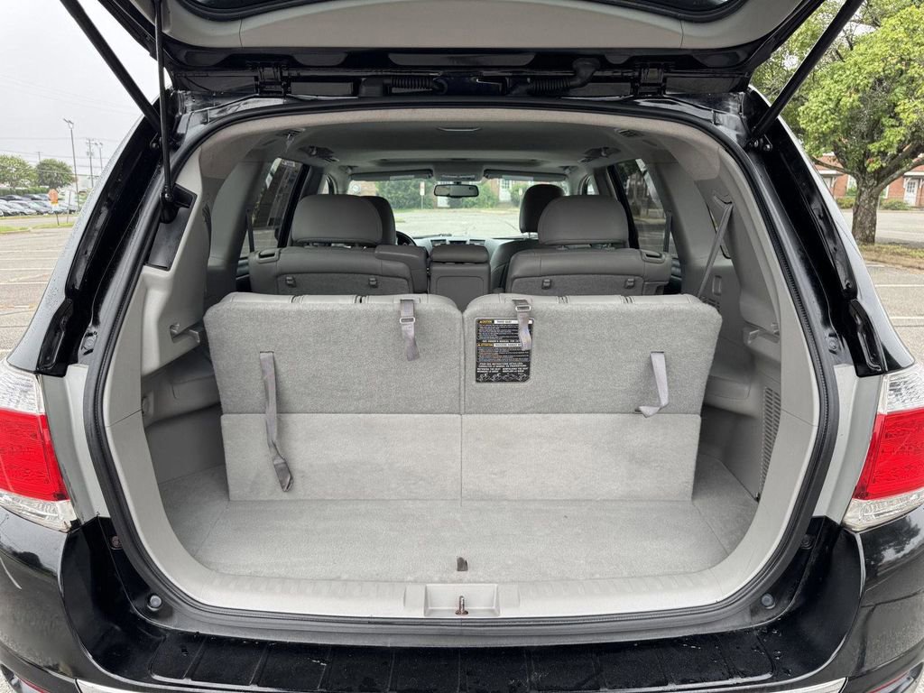 Used 2013 Toyota Highlander SE image 34