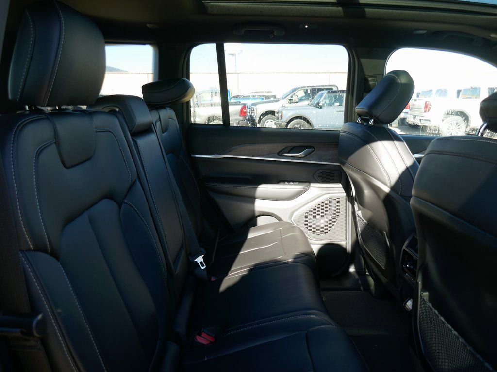 New 2026 Jeep Grand Cherokee Limited w/ Limited Altitude Package image 11