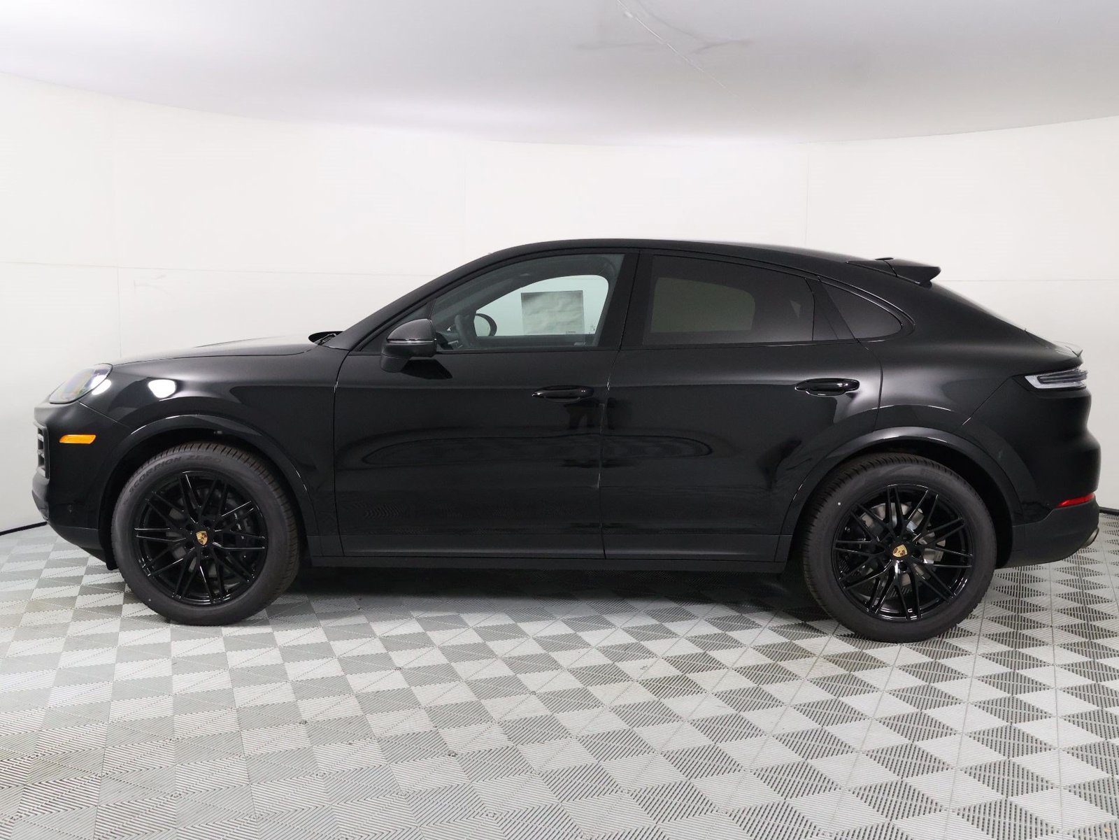 New 2026 Porsche Cayenne Coupe AWD/4WD image 2