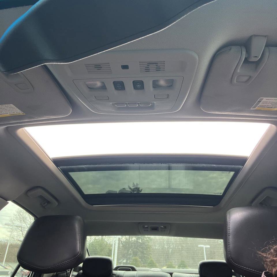 Used 2010 Cadillac CTS Premium image 23