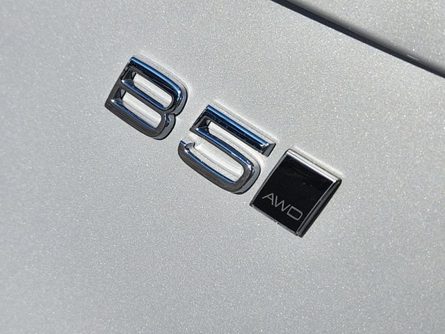 Certified 2025 Volvo XC90 B5 Core w/ Climate Package AWD/4WD image 18