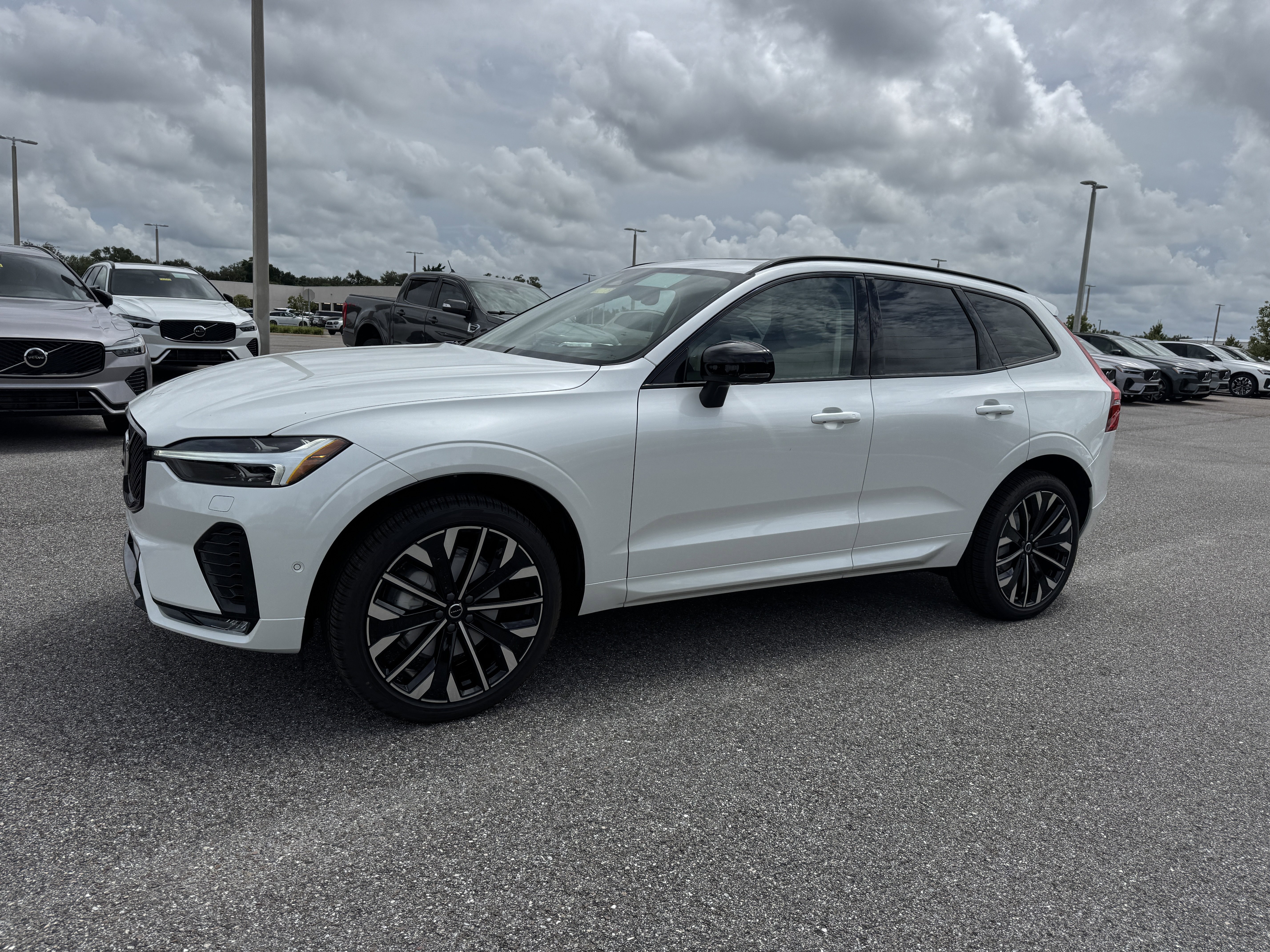 New 2026 Volvo XC60 B5 Ultra w/ Climate Package image 7