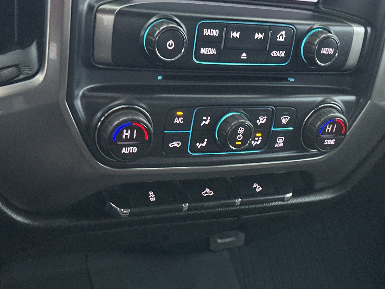 Used 2018 Chevrolet Silverado 1500 LT w/ All Star Edition image 18