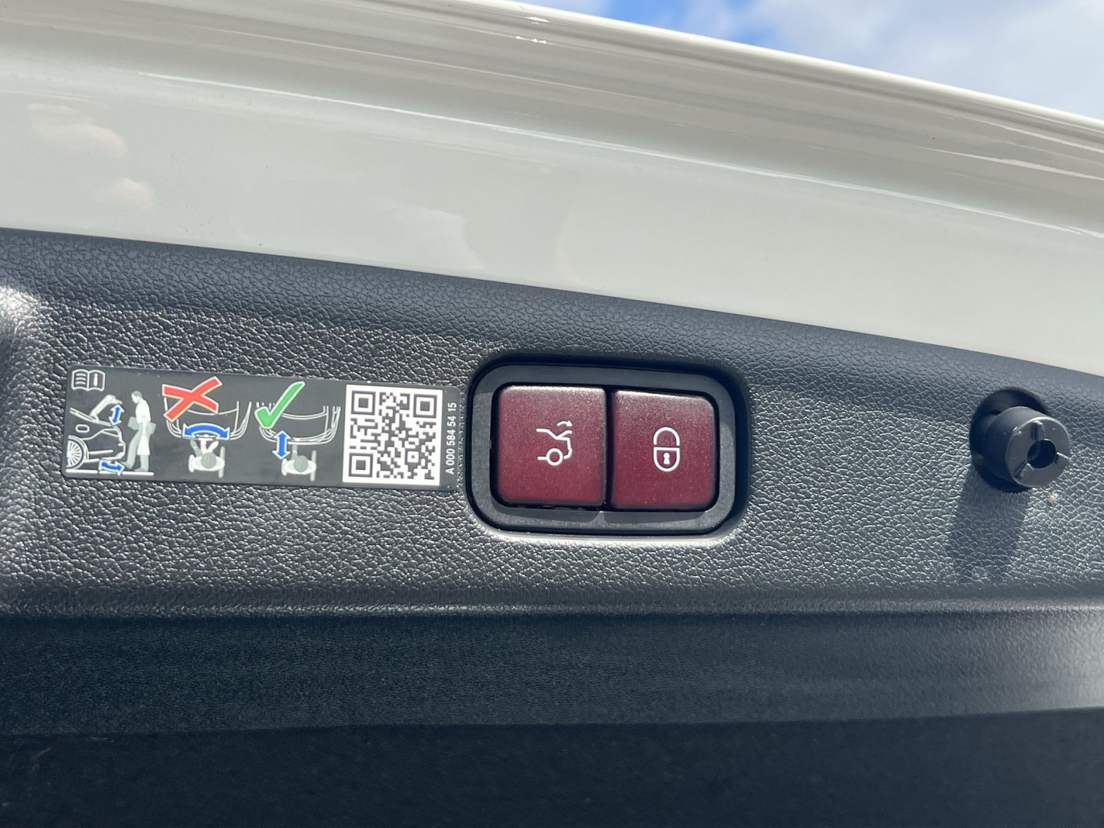 Used 2025 Mercedes-Benz E 450 4MATIC Sedan image 28