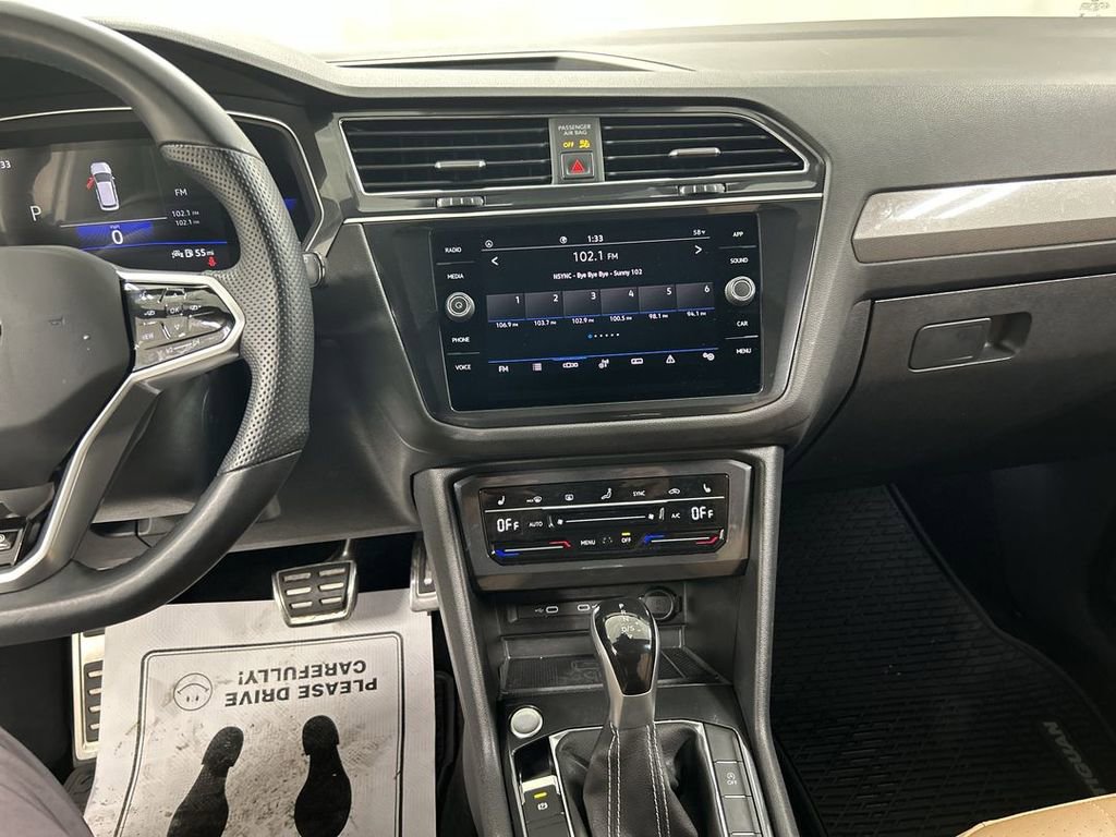 Used 2023 Volkswagen Tiguan SE R-Line FWD image 18