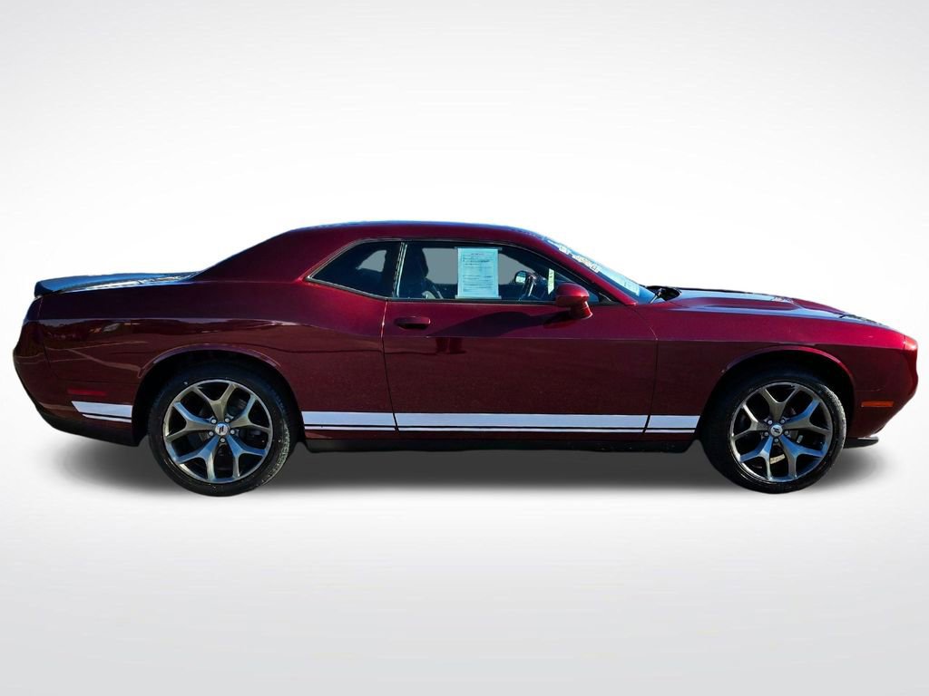 Used 2017 Dodge Challenger SXT image 9