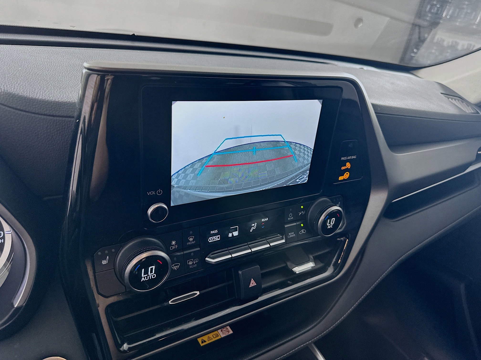 Used 2024 Toyota Highlander XLE image 22