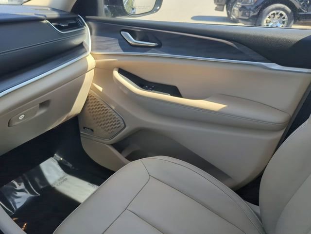 Certified 2022 Jeep Grand Cherokee L Limited AWD/4WD image 19