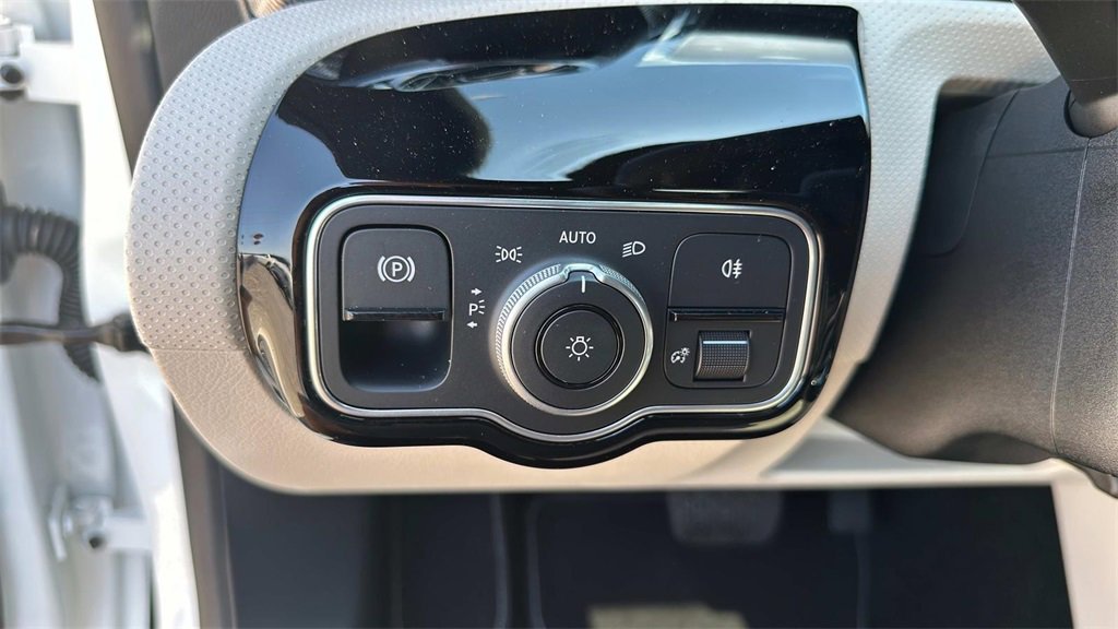 Used 2025 Mercedes-Benz CLA 250 image 13