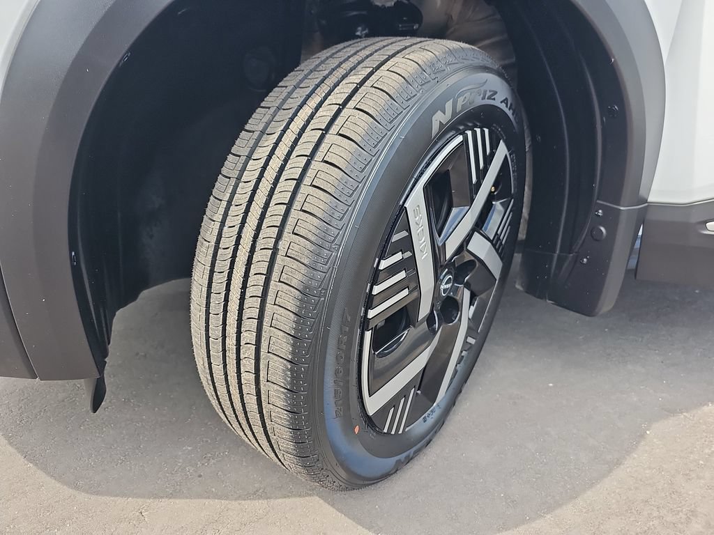 Used 2025 Nissan Kicks SV FWD image 34