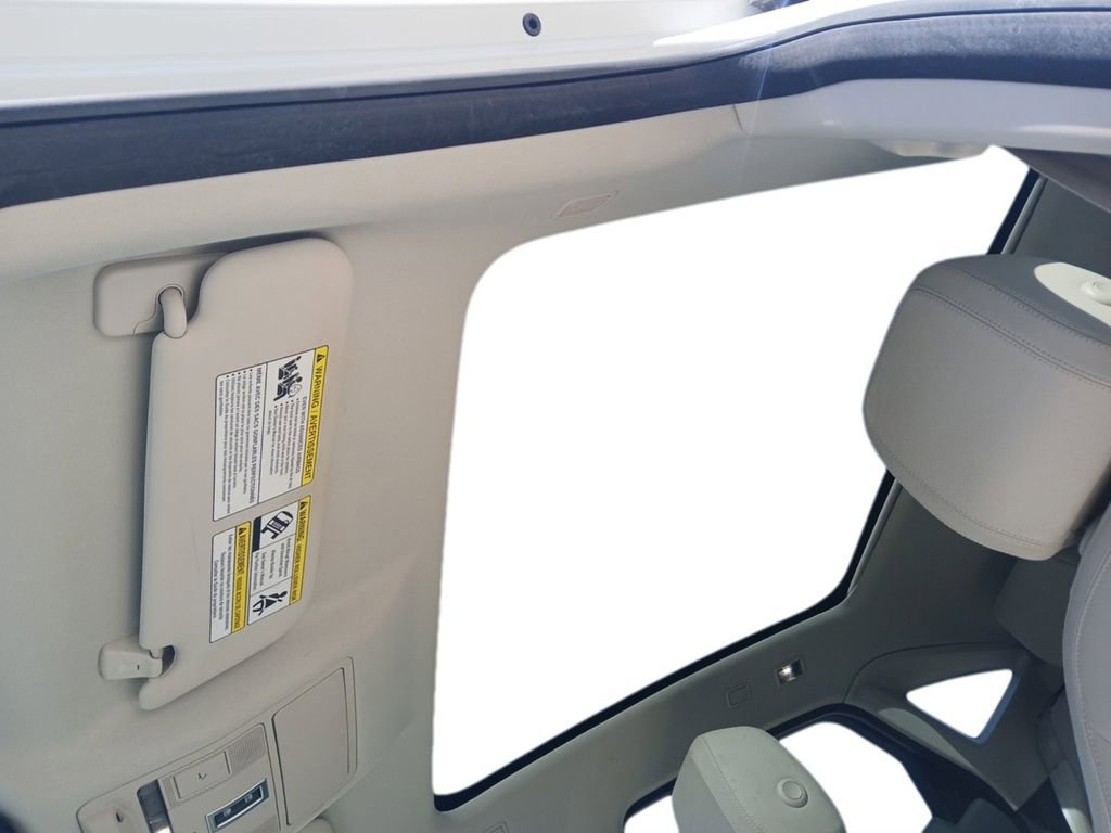 Used 2020 Jaguar E-PACE SE image 11