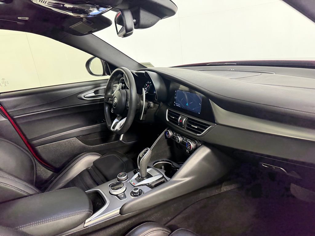 Used 2023 Alfa Romeo Giulia Veloce image 34