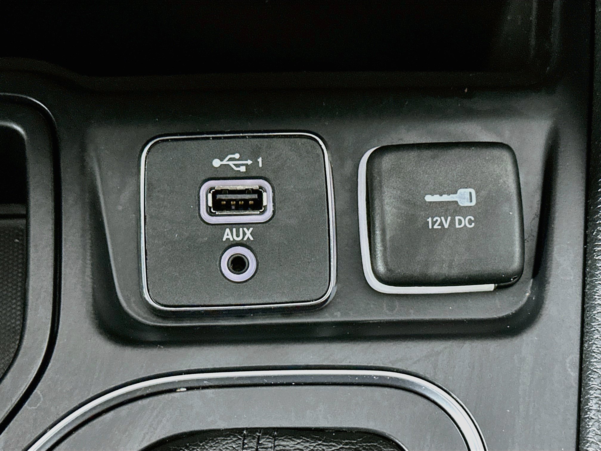 Used 2019 Jeep Cherokee Latitude w/ Popular Appearance Group FWD image 25