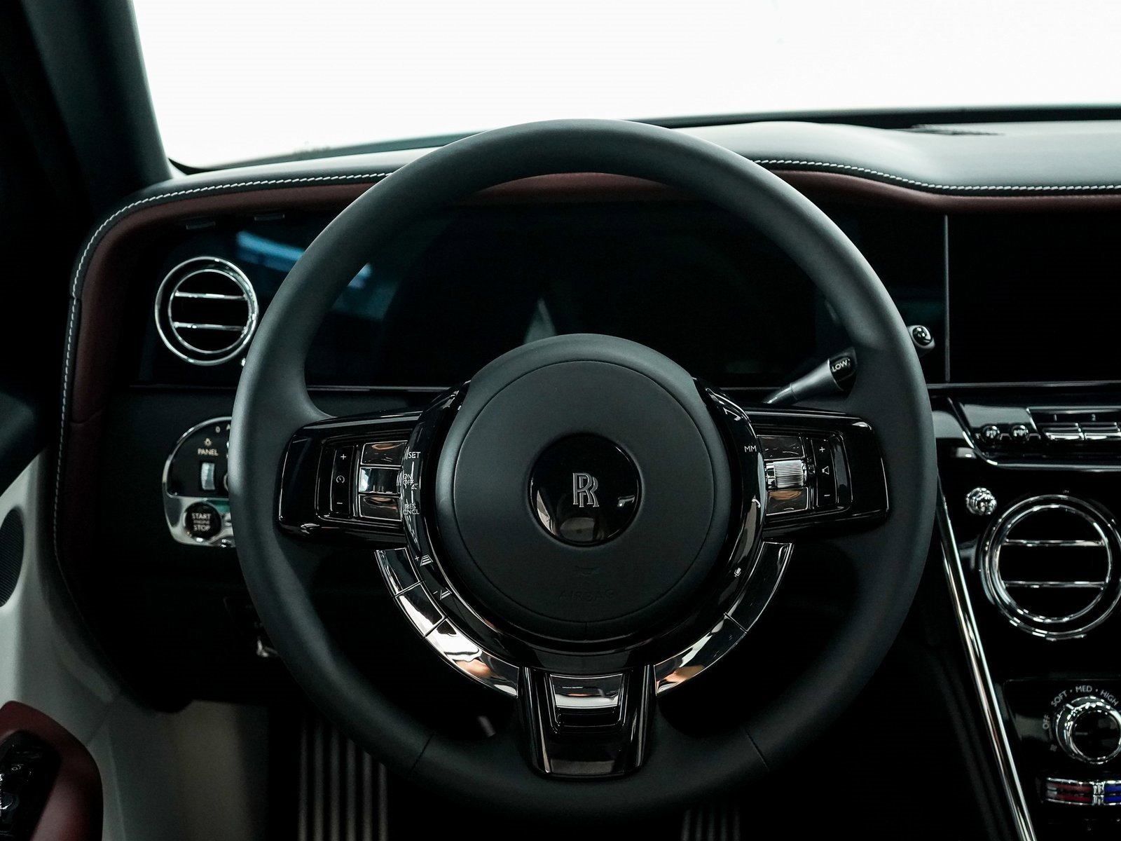 Certified 2025 Rolls-Royce Cullinan image 38