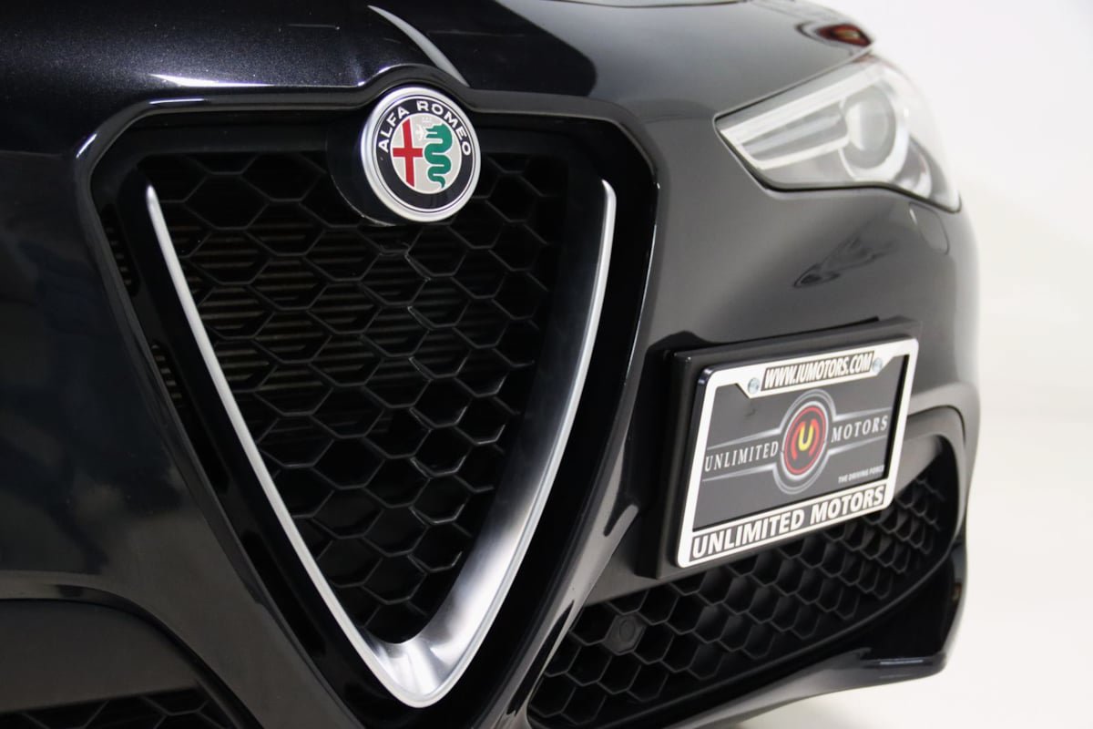 Used 2022 Alfa Romeo Stelvio Ti AWD/4WD image 25